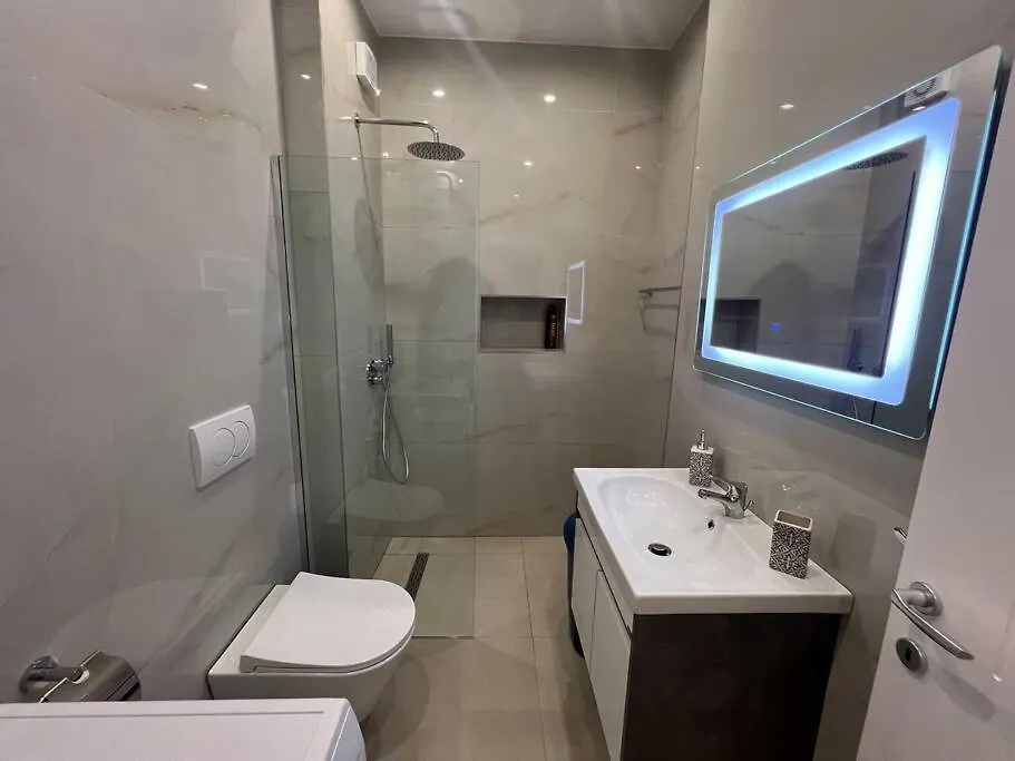 Seaside Home Vlorë 아파트